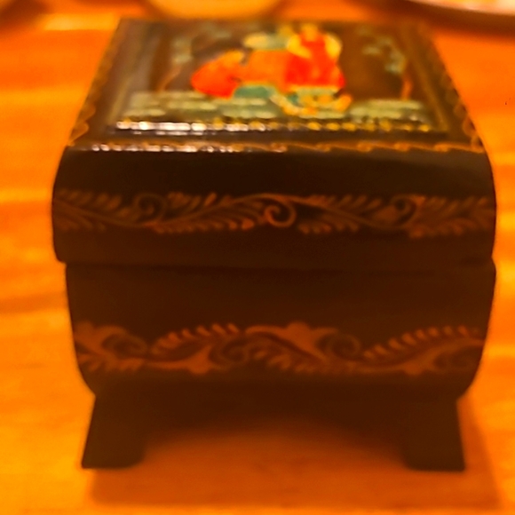 Vintage Palekh Painted Jewely Box with a Lid. Hand Carved painted and po… - Picture 3 of 6